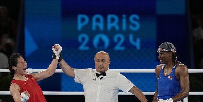 媒体人：李贤重几乎以一己之力摧毁中国男篮的外线防守